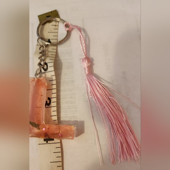 Resign Letter "L" Pink Tassle Keychain - Picture 2 of 3